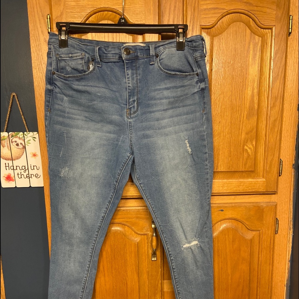 Ankle cut jeans